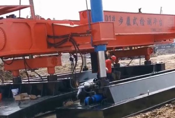 步履式光伏打桩机